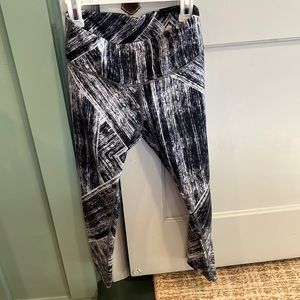 Lululemon Size 4 crop leggings